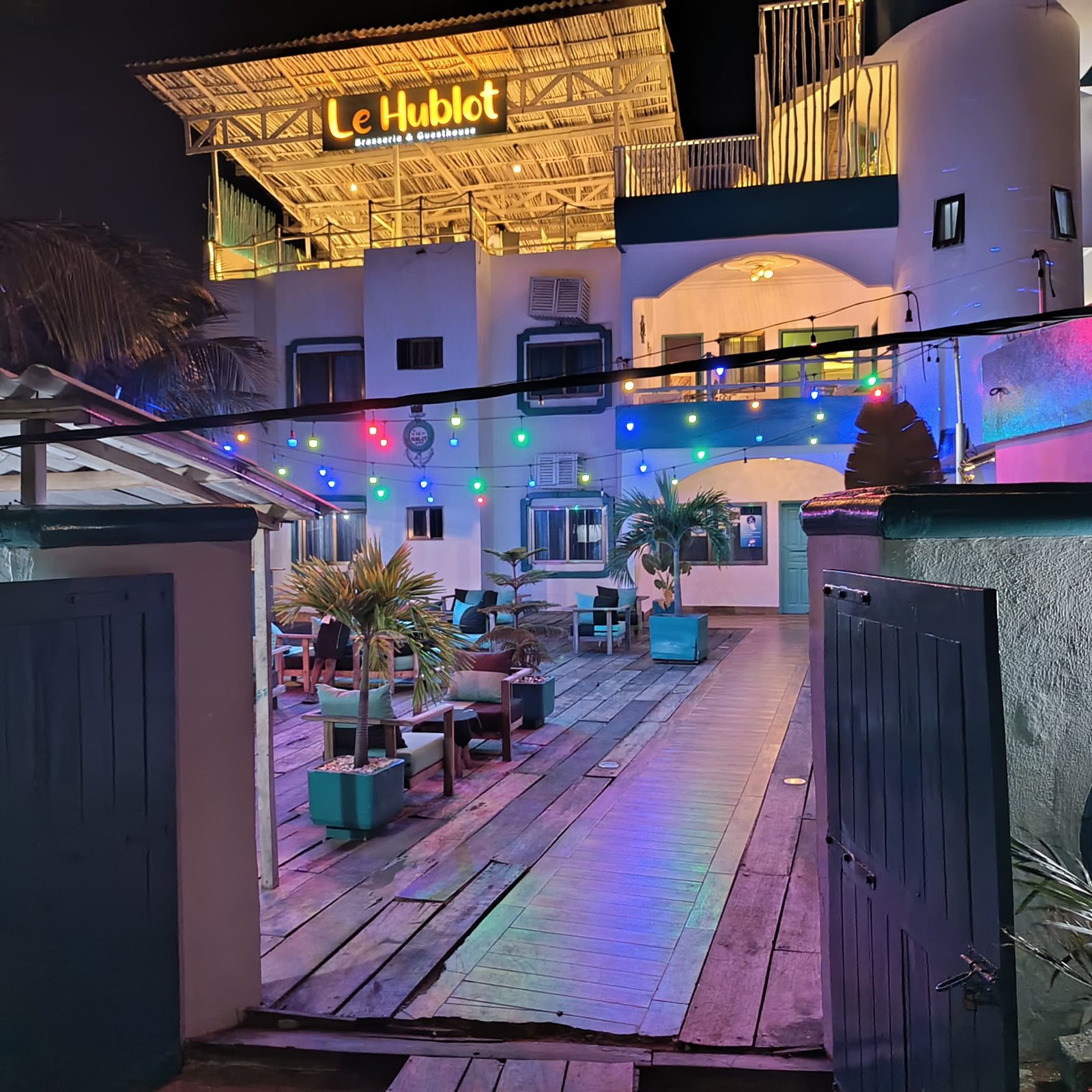 Le Gentleman's Club, bar-restaurant à Cotonou